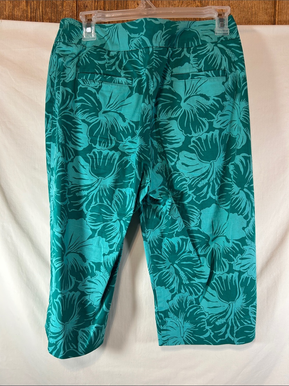 Liz Claiborne Woman’s Two Tone Teal  Floral Print Wide-Leg Capri Pants - Picture 2 of 3